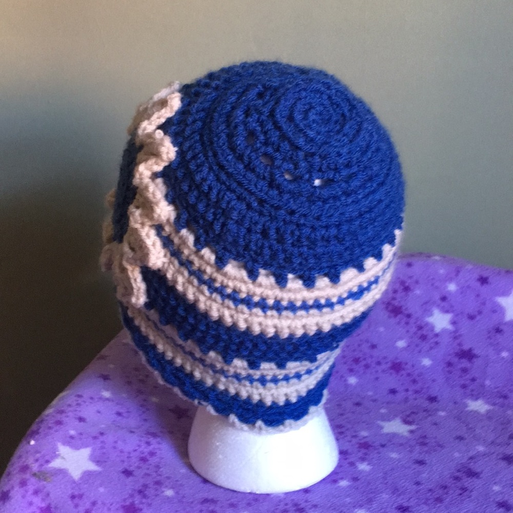 Flower hat 2/$20 medium acrylic - Picture 4 of 4